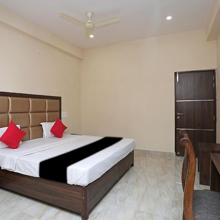 Capital O 37423 Golden Leaf Hotel Dehradun Luaran gambar