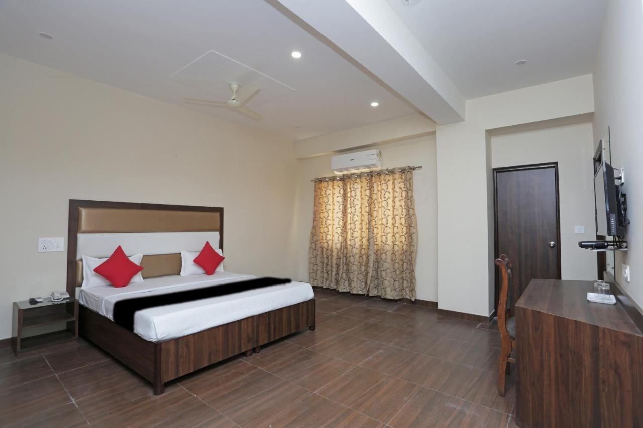 Capital O 37423 Golden Leaf Hotel Dehradun Luaran gambar