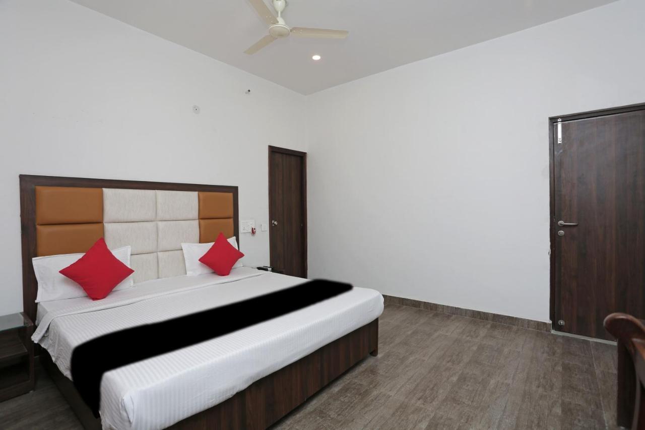 Capital O 37423 Golden Leaf Hotel Dehradun Luaran gambar