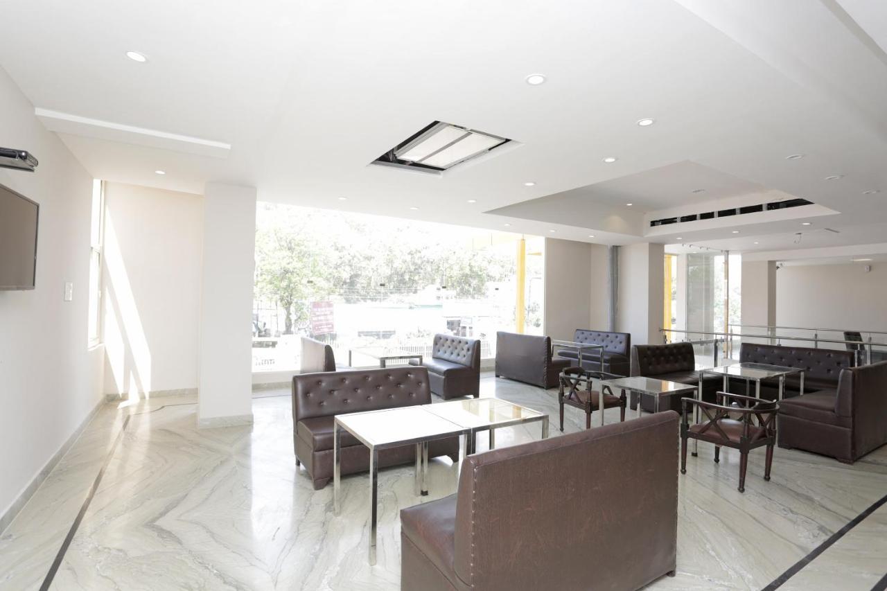 Capital O 37423 Golden Leaf Hotel Dehradun Luaran gambar