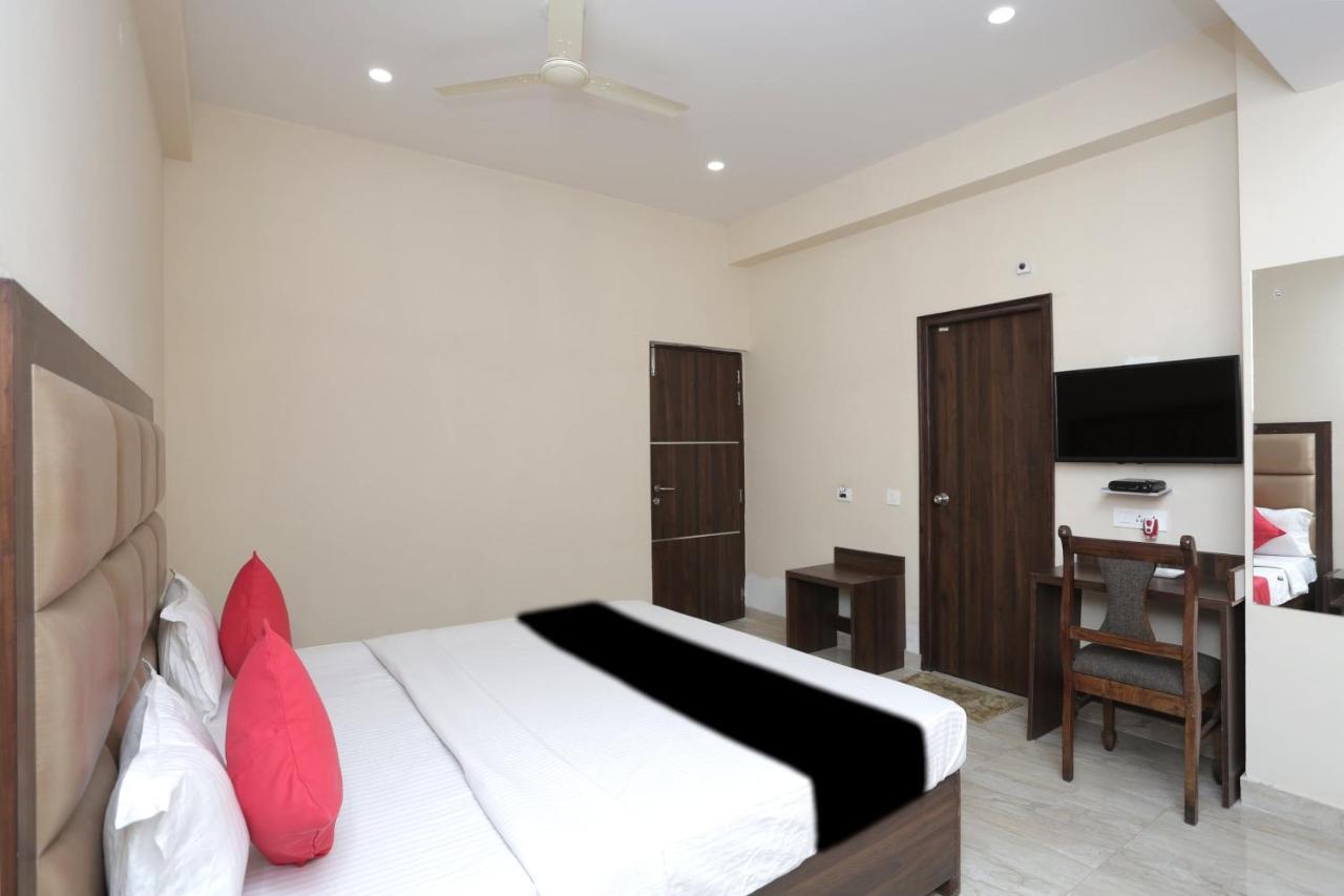 Capital O 37423 Golden Leaf Hotel Dehradun Luaran gambar