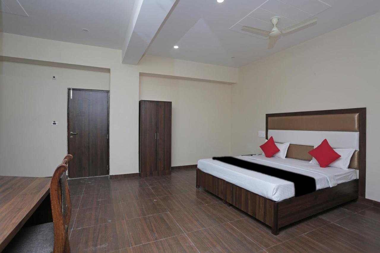 Capital O 37423 Golden Leaf Hotel Dehradun Luaran gambar