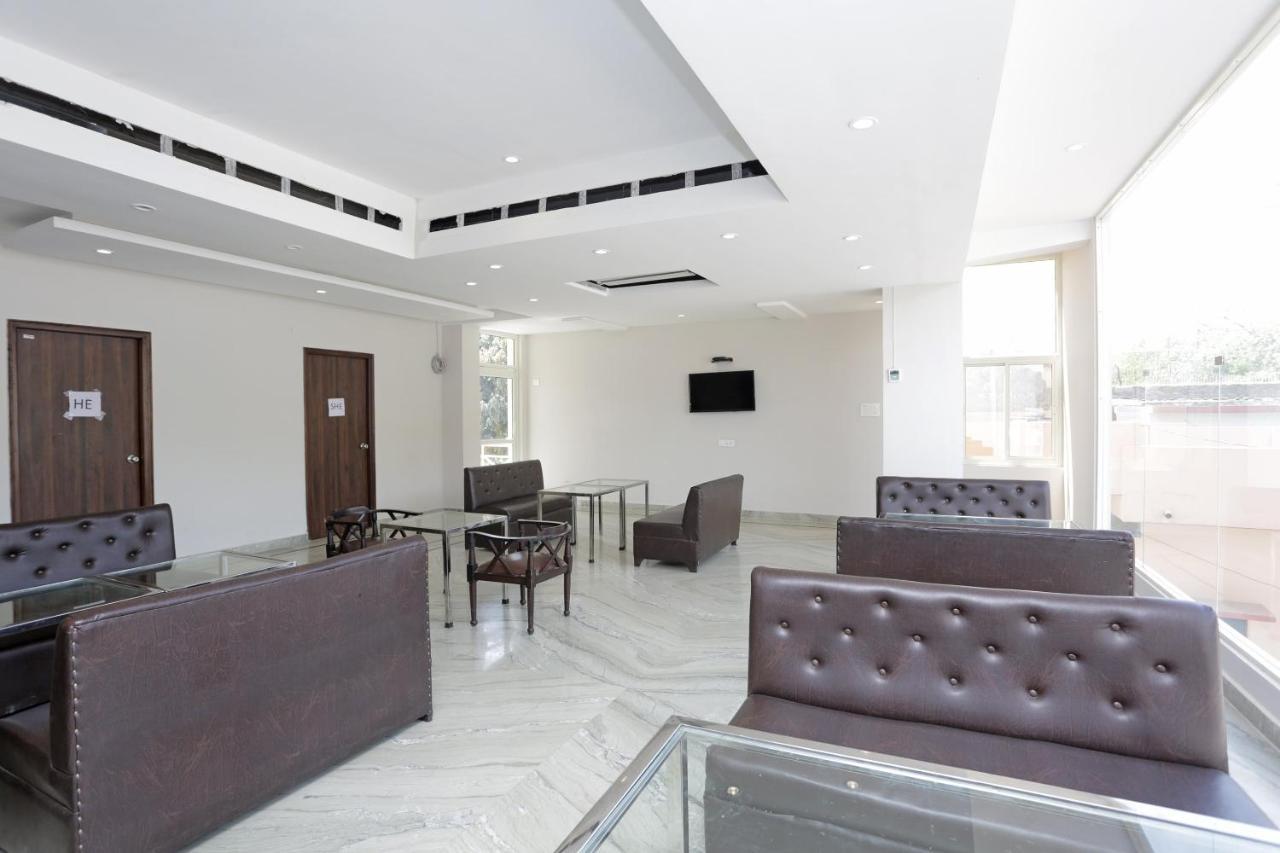 Capital O 37423 Golden Leaf Hotel Dehradun Luaran gambar