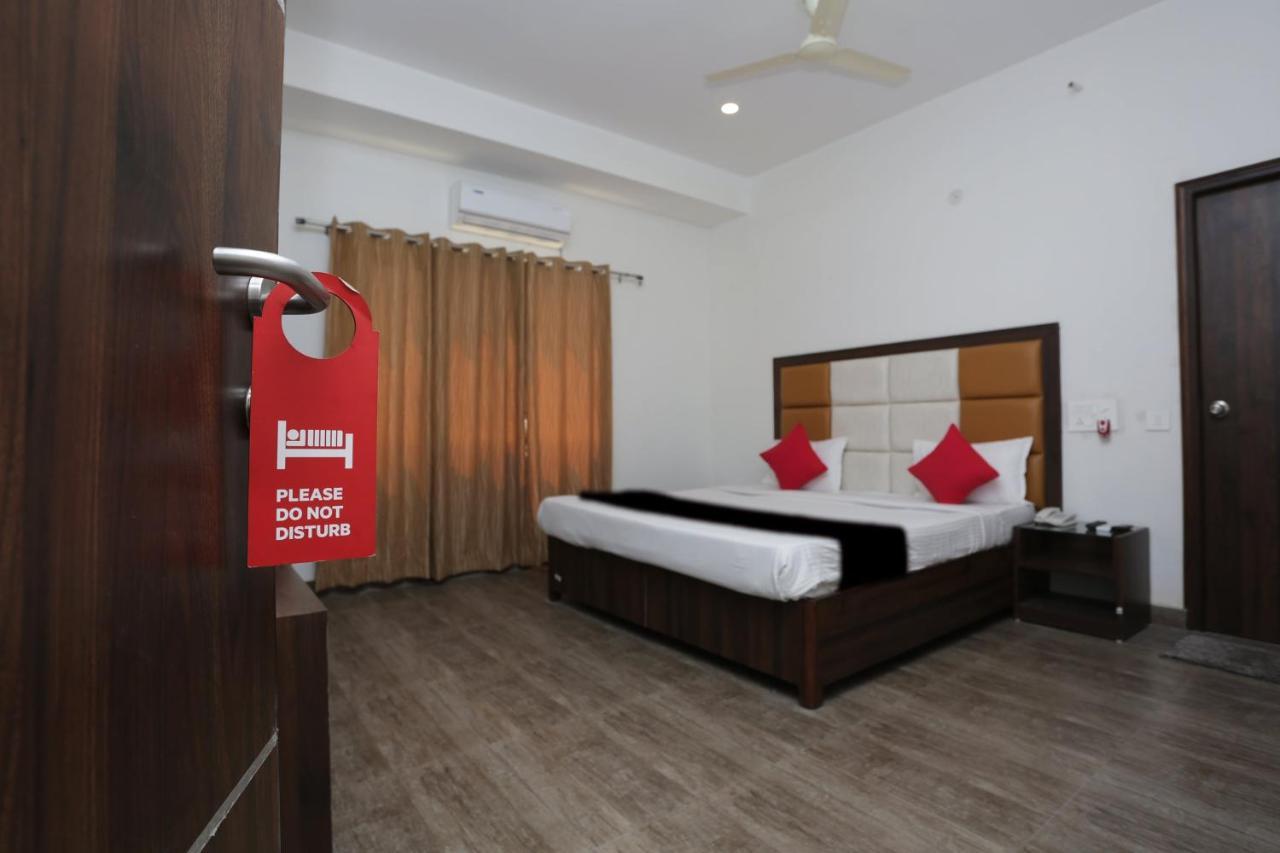 Capital O 37423 Golden Leaf Hotel Dehradun Luaran gambar
