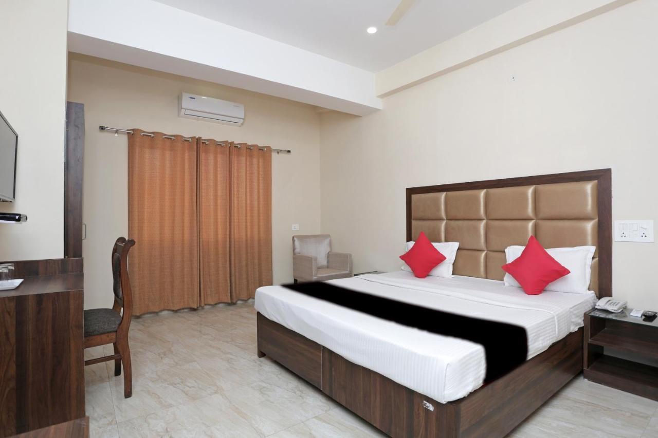 Capital O 37423 Golden Leaf Hotel Dehradun Luaran gambar